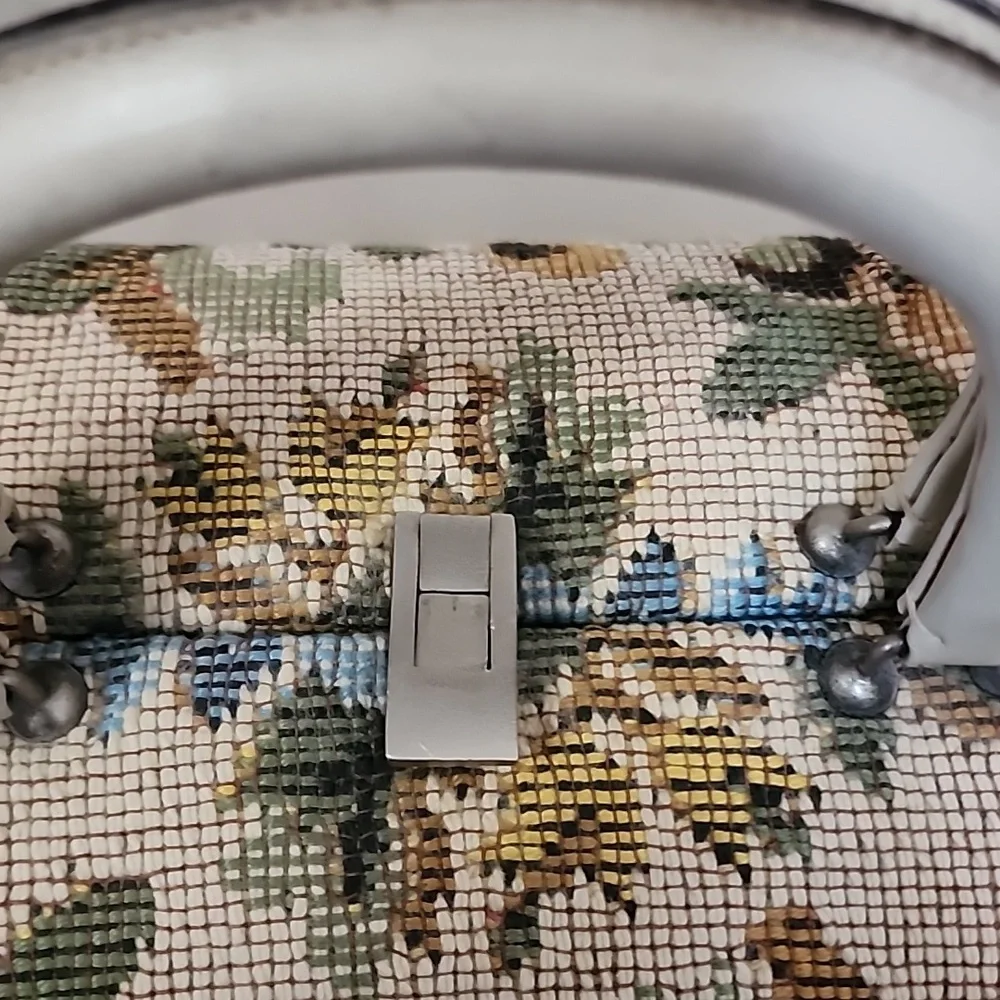 Tano From Madrid Women's Vintage Floral Tapestry Handbag Preowned - Picture 4 of 13